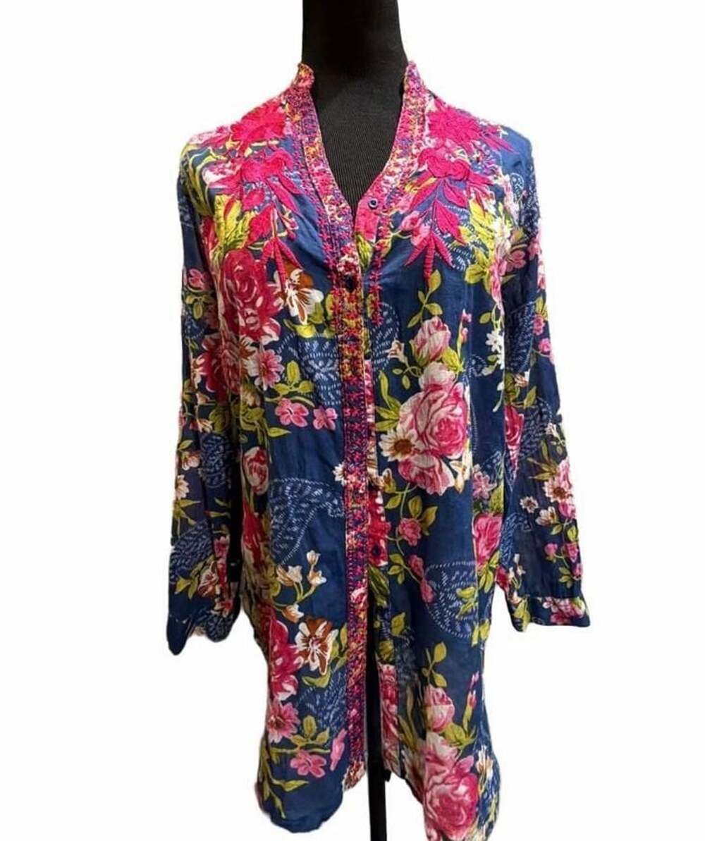 833 It's A Thing Floral Tunic Size M Navy Embroidered